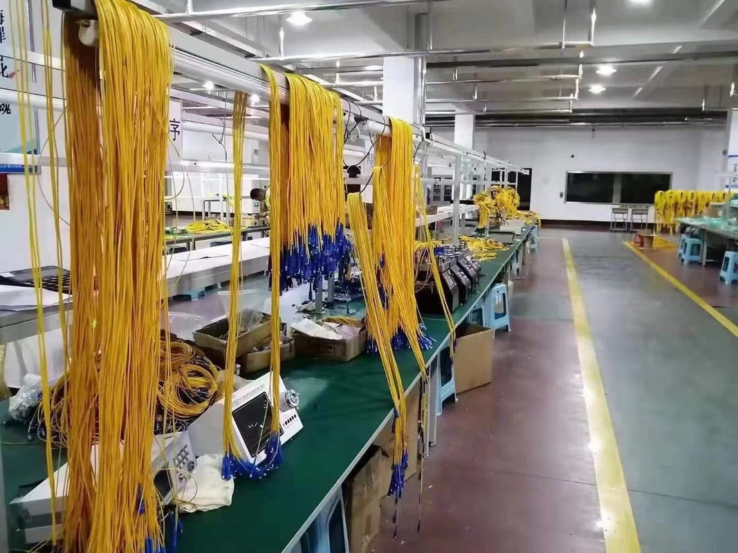 उच्च-गुणवत्ता निर्माता प्रत्यक्ष फाइबर ऑप्टिक पैच कॉर्ड इंटरफ़ेस प्रकार SC/LC, लंबाई सीमा 1.5m-30m LSZH
